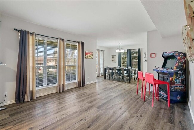 Foto del edificio - 1705 Pebble Brook Dr