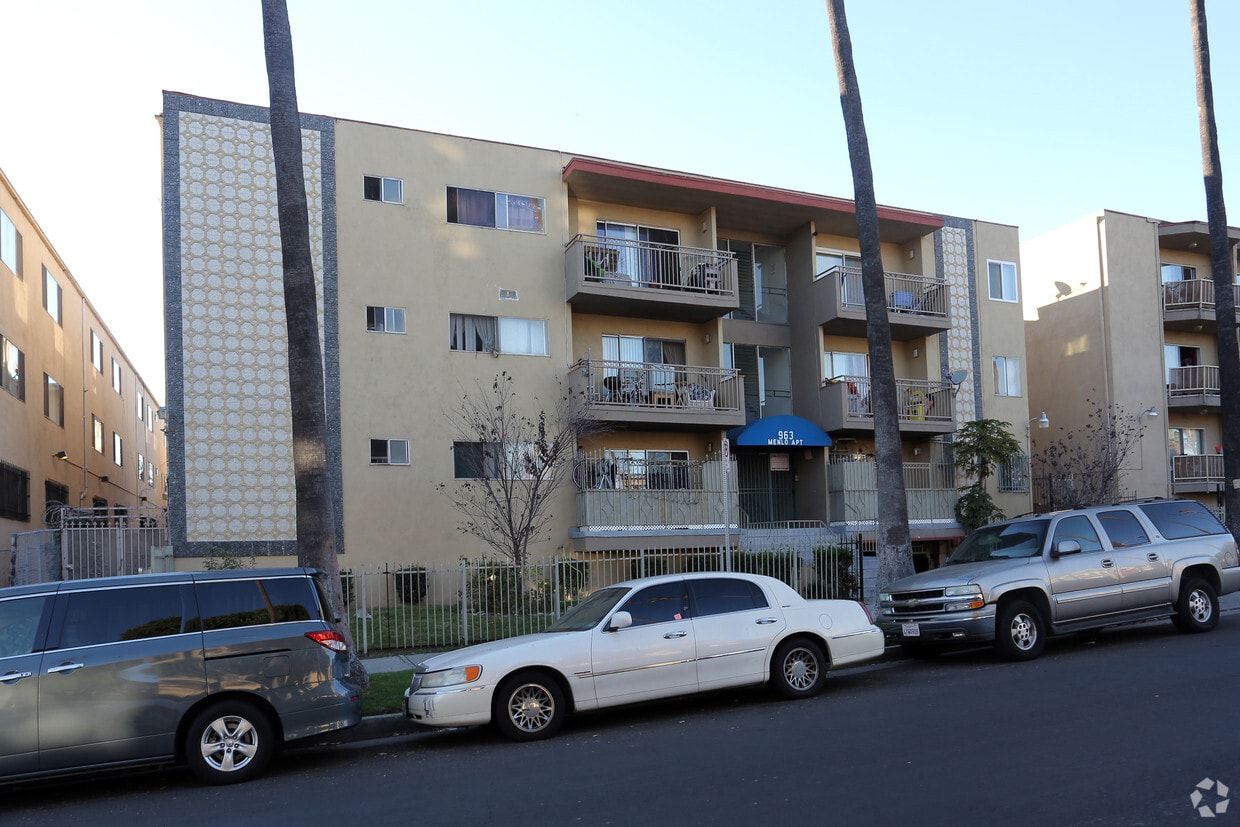 Primary Photo - Menlo Apartments