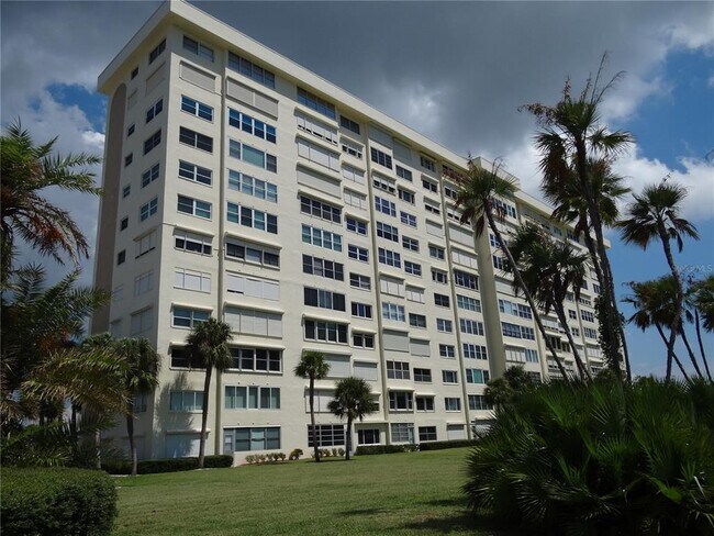 Foto del edificio - 4575 Cove Cir