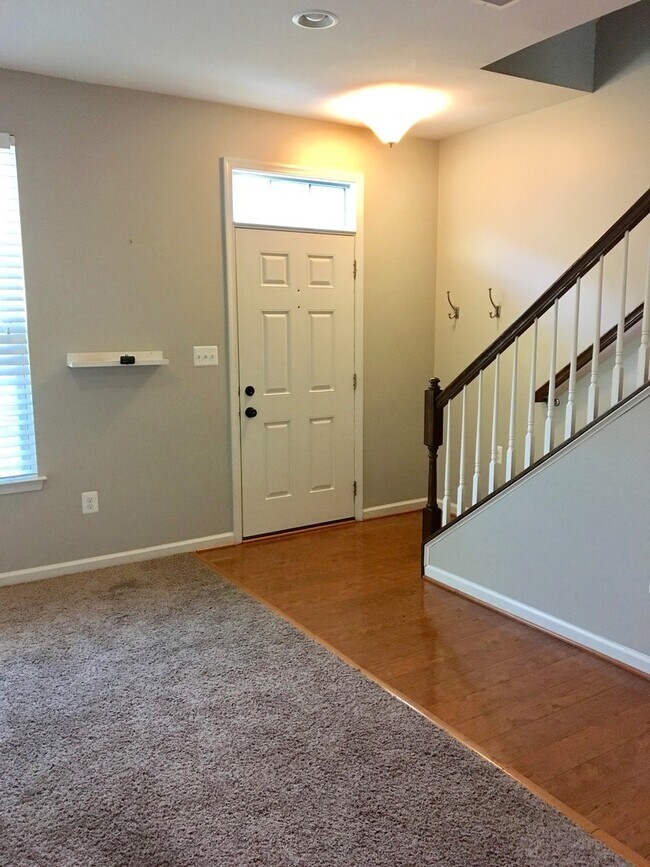 Foto del edificio - Charming 2Bed/2.5Bath in Greektown, MD!
