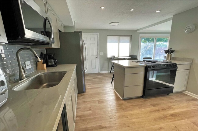 Foto del edificio - 10499 S Carnation Dr