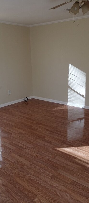 Building Photo - 3 bedroom home 2 full bathroom