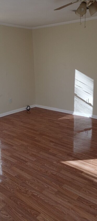 Foto del edificio - 3 bedroom home 2 full bathroom