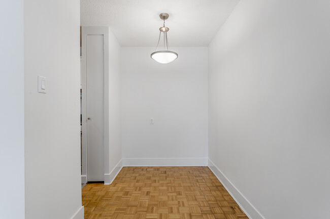 Building Photo - 1 BR *Special Offer Available*