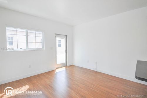 Foto del edificio - 7615 Harding Ave