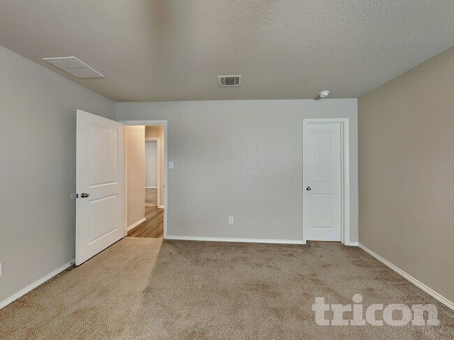 Foto del edificio - 6542 Augustus Magee