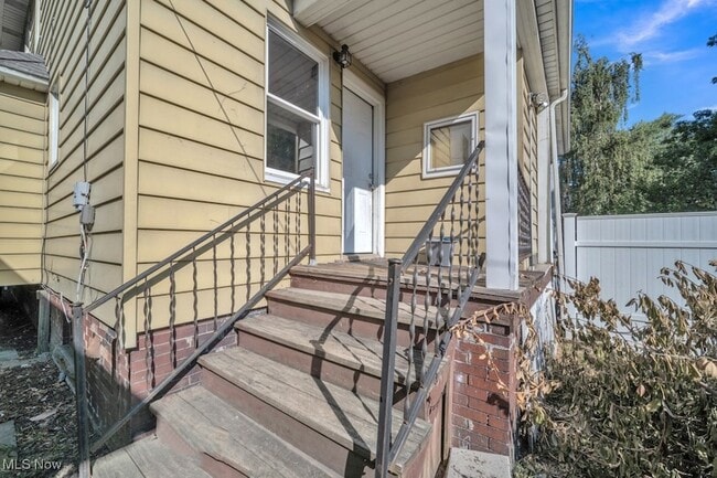 Building Photo - 1457 W 114th St