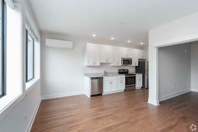 Building Photo - 319 W Franklin St