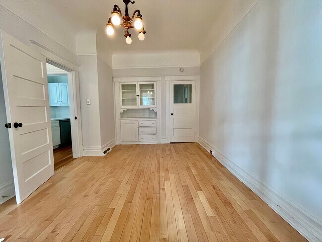 Foto del edificio - Stunning Edwardian Flat with a Backyard
