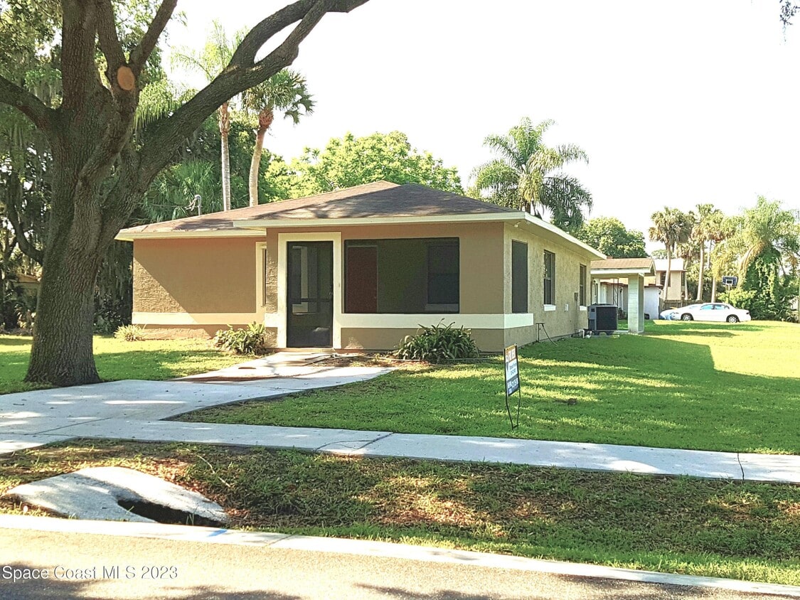 Primary Photo - 1019 Brightman St