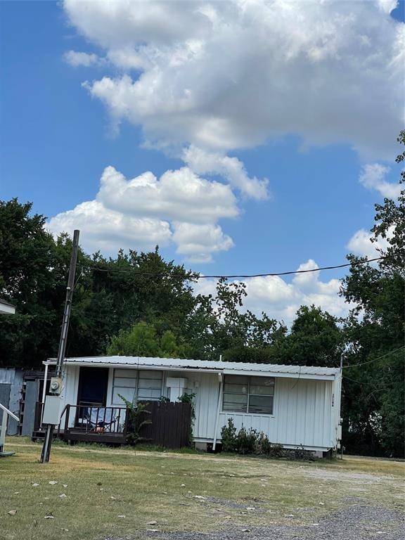 1718 Jones Rd Unit A, Highlands, TX 77562 Room for Rent in Highlands
