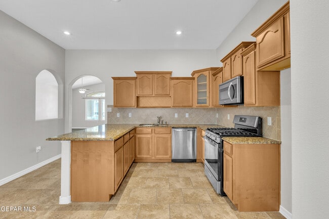 Building Photo - 14350 N Cave Dr