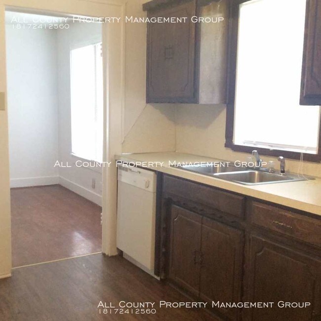 Foto del edificio - 3711 Meadowbrook Dr