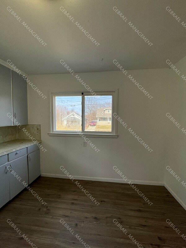 Building Photo - 2469 Gibson St