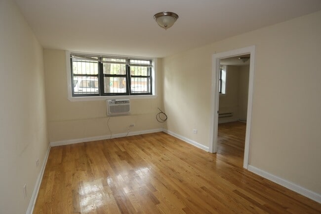 Foto del edificio - 450 W Barry Ave