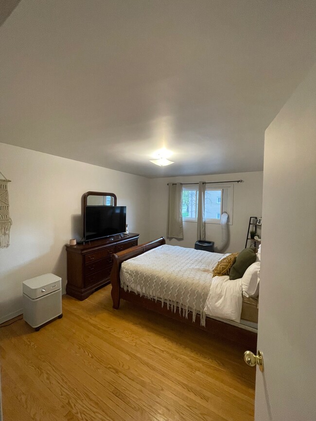 Building Photo - 29 Cassino Av