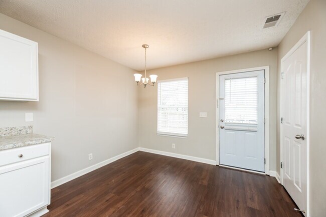 Foto del edificio - 1515 Clifdon Ct