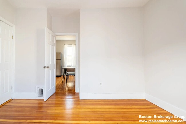 Building Photo - 33 Edison Grn