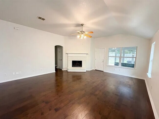 Foto del edificio - 2126 Highland River Dr