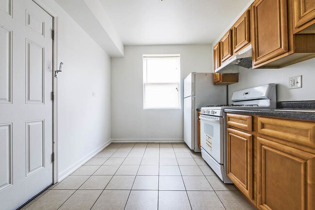 Foto del edificio - 1145-49 N LeClaire Ave