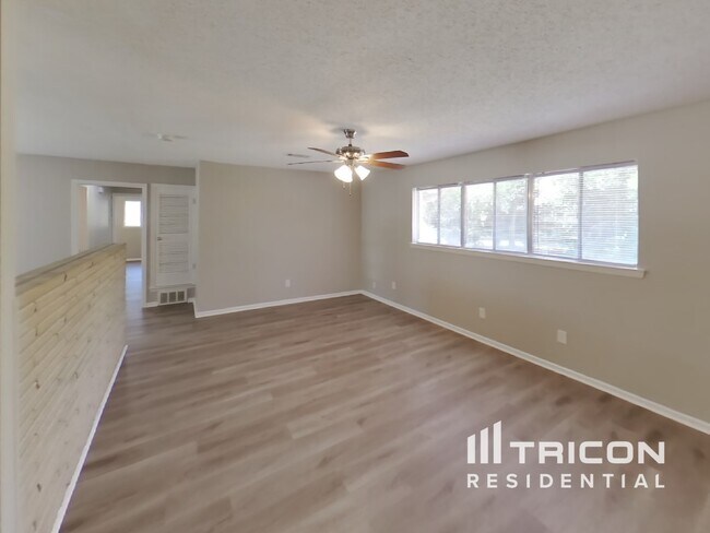Foto del edificio - 4725 South Dr W