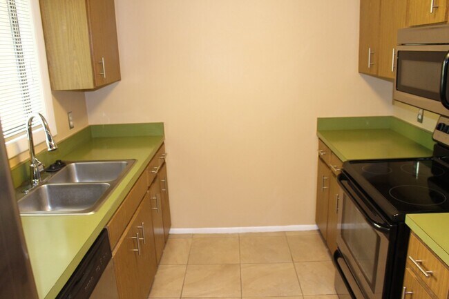Building Photo - True Florida Living
