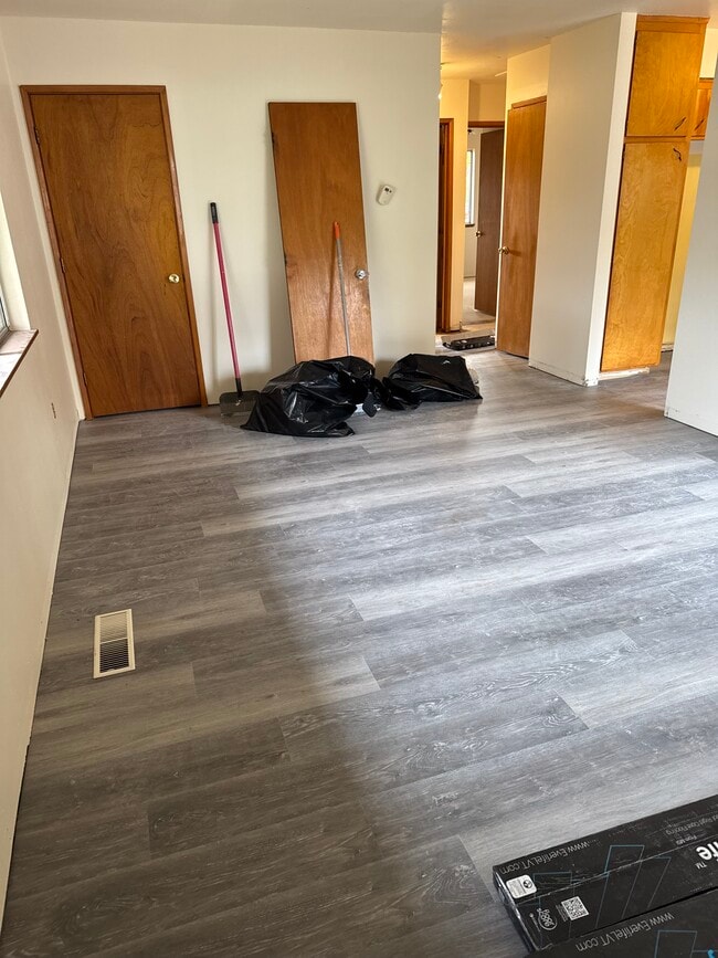 Building Photo - 1337 SW Foundry St