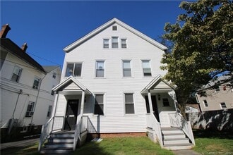 Building Photo - 153 Quaker Ln S