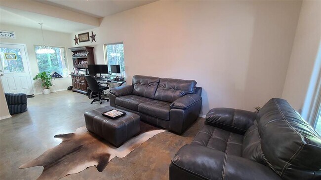 Building Photo - 15903 Pecan Dr