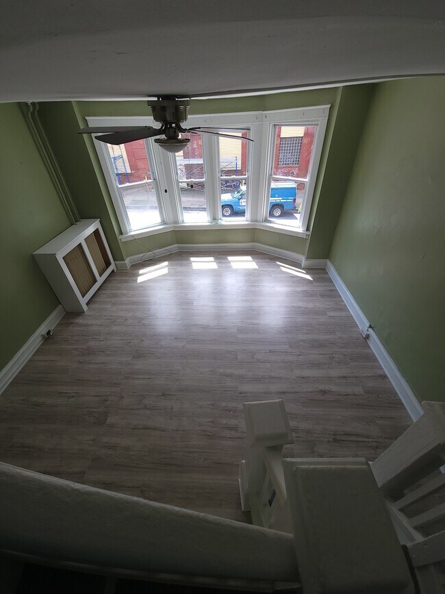 Building Photo - 913 Buttonwood Street, Unit 2F