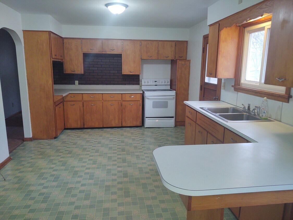 2657 Crooked Run Rd NW, New Philadelphia, OH 44663 House Rental in