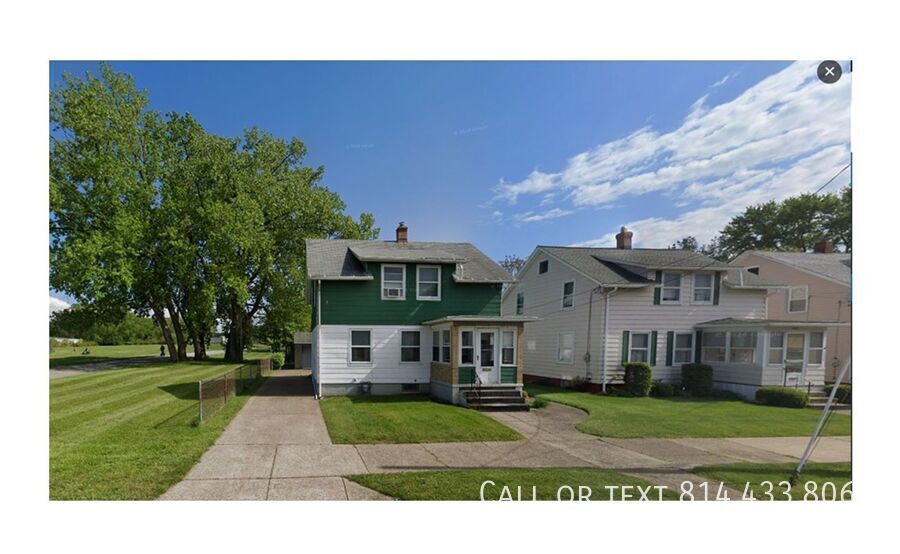 Primary Photo - Nice 3 bedroom single family home with lar...