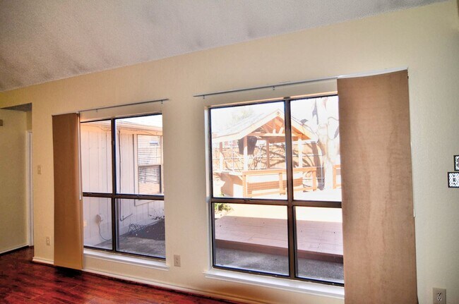 Foto del edificio - 8205 Intrepid Ln