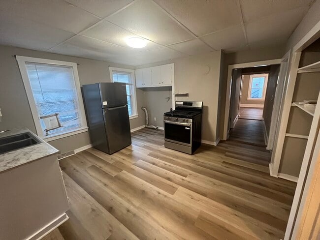 Building Photo - 14 Hacker St