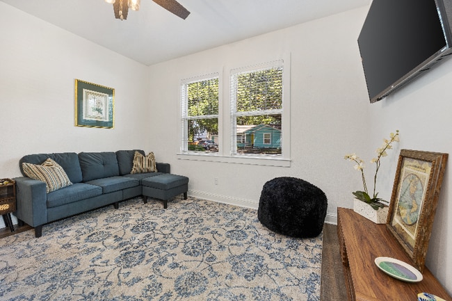 Building Photo - 600 Barnes St