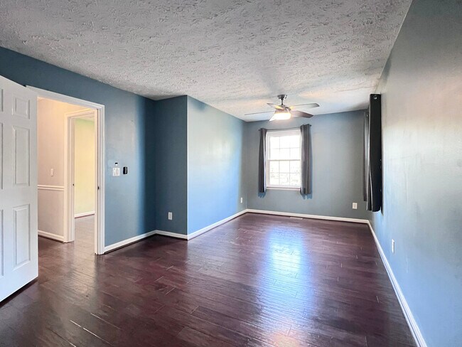 Foto del edificio - 109 Carmel Woods Ct