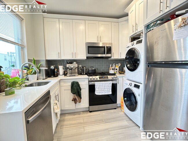 Building Photo - 33 Cottage St