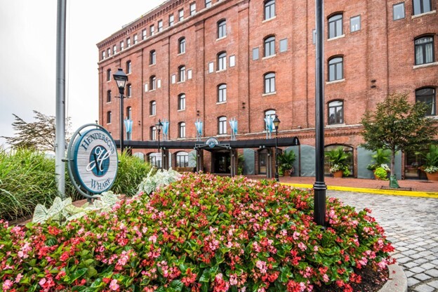 Unit is atop the Inn at Henderson's Wharf, a Choice hotel. - 1000 Fell St