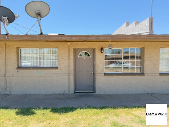 Building Photo - Step into this Inviting 3/2 Townhouse in Phoenix!