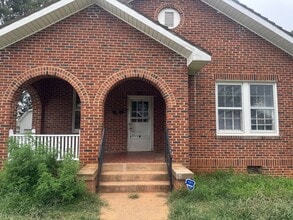Building Photo - 406 Bond Ave