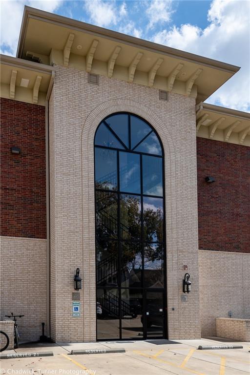 Building Photo - 212 SE A St