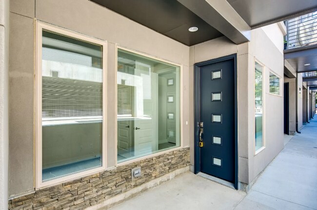 Foto del edificio - 2649 17th St