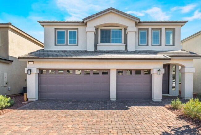 Building Photo - Beautiful & Spacious 4 Bedroom Home locate...