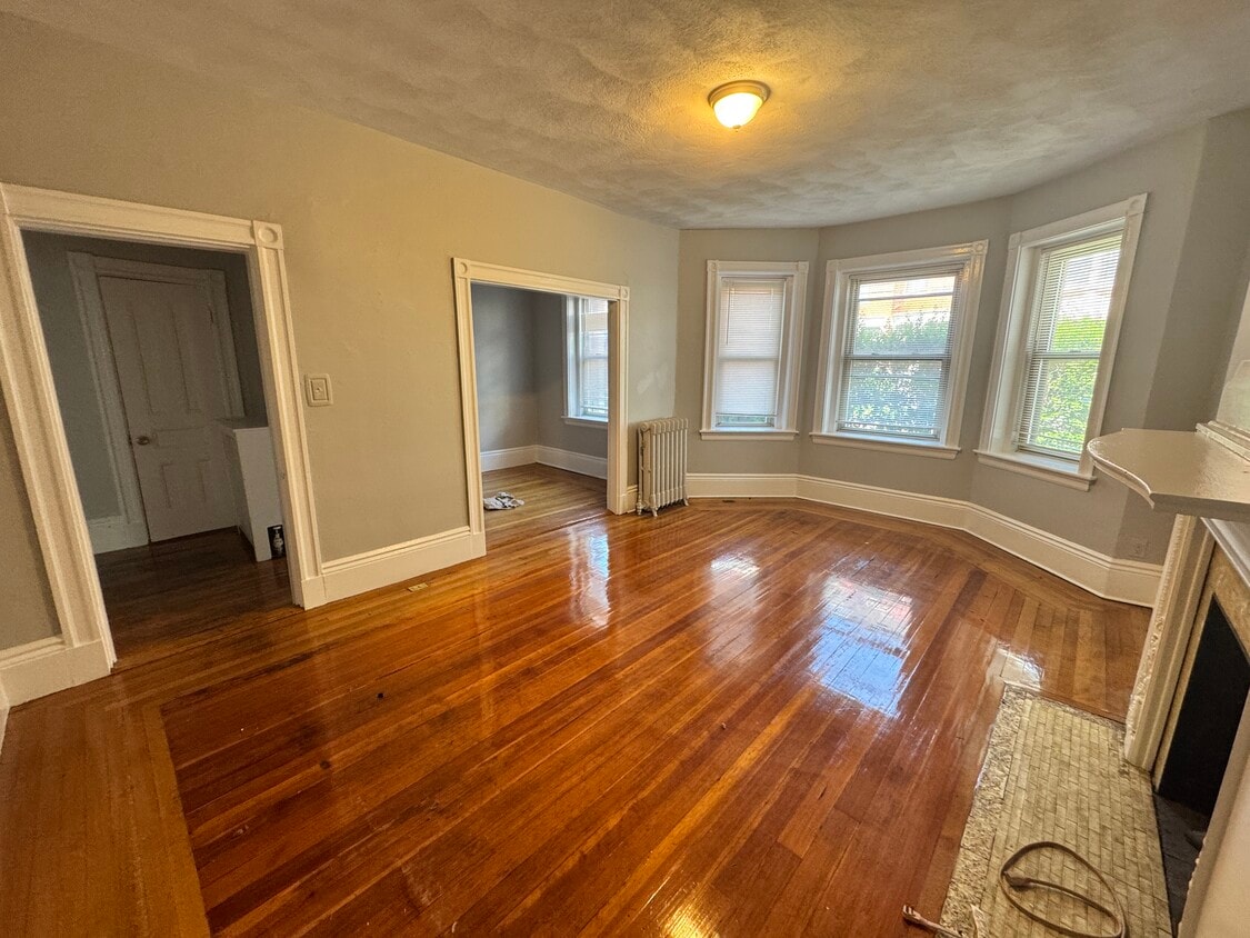 Primary Photo - 11 Park St