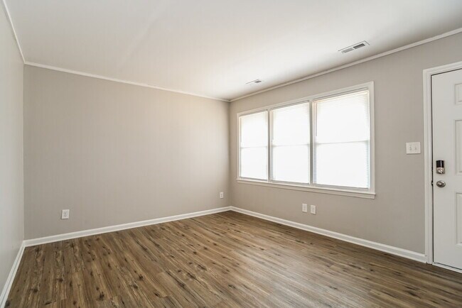 Foto del edificio - 6126 Castle Ct