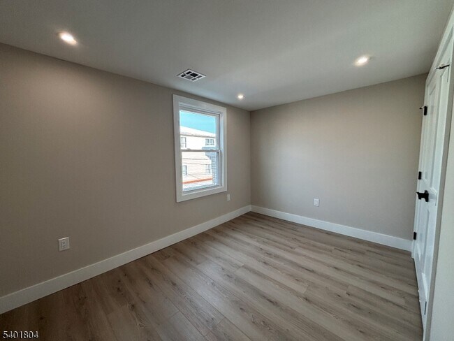 Foto del edificio - 136 Elm St