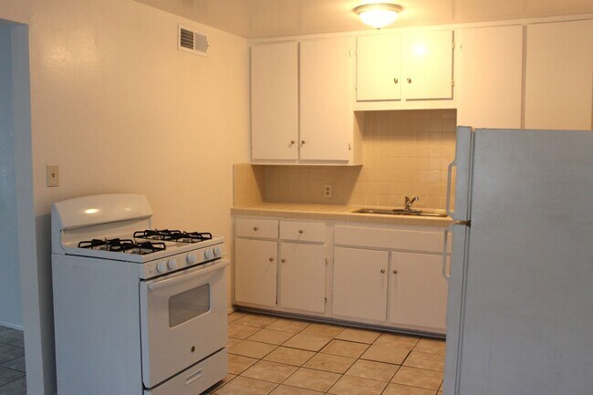 Foto del edificio - Cute Home for Rent South Bakersfield Cul De Sac