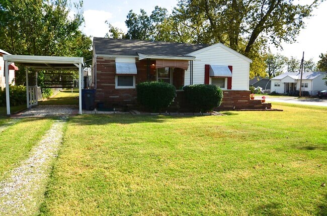 Building Photo - 3823 S 28th W Ave