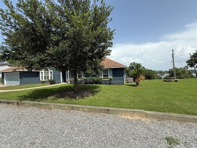 Building Photo - 210 Bluff Dr