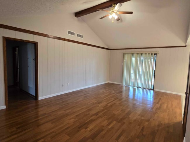 Foto del edificio - 4910 Crepe Myrtle Ln